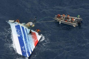 Por falha técnica, o Airbus mergulhou no Atlântico e todos morreram. Restos do jato foram achados aos poucos - (crédito: Marinha do Brasil/AFP) Por falha técnica, o Airbus mergulhou no Atlântico e todos morreram. Restos do jato foram achados aos poucos - (crédito: Marinha do Brasil/AFP)