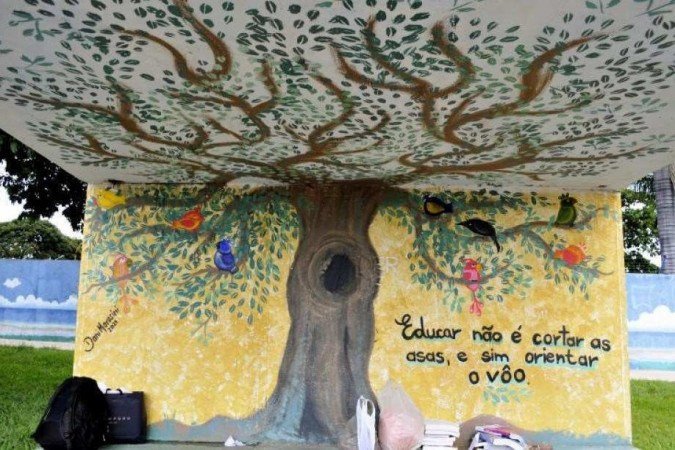  04/03/2021 Projeto Arte no Trânsito, grupo de artistas que pintam e grafitam as paradas de ônibus de Sobradinho