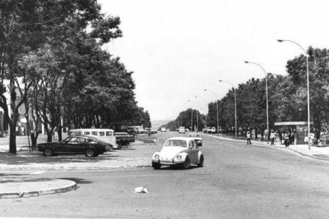  29/09/1979. Veículo na via de Sobradinho.
