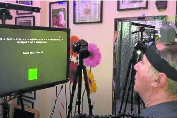 Em teste, voluntário escreve 90 caracteres a cada 60 segundos. Em dispositivos anteriores, a média é de 40 caracteres -  (crédito: Divulgação BrainGate/revista Nature)