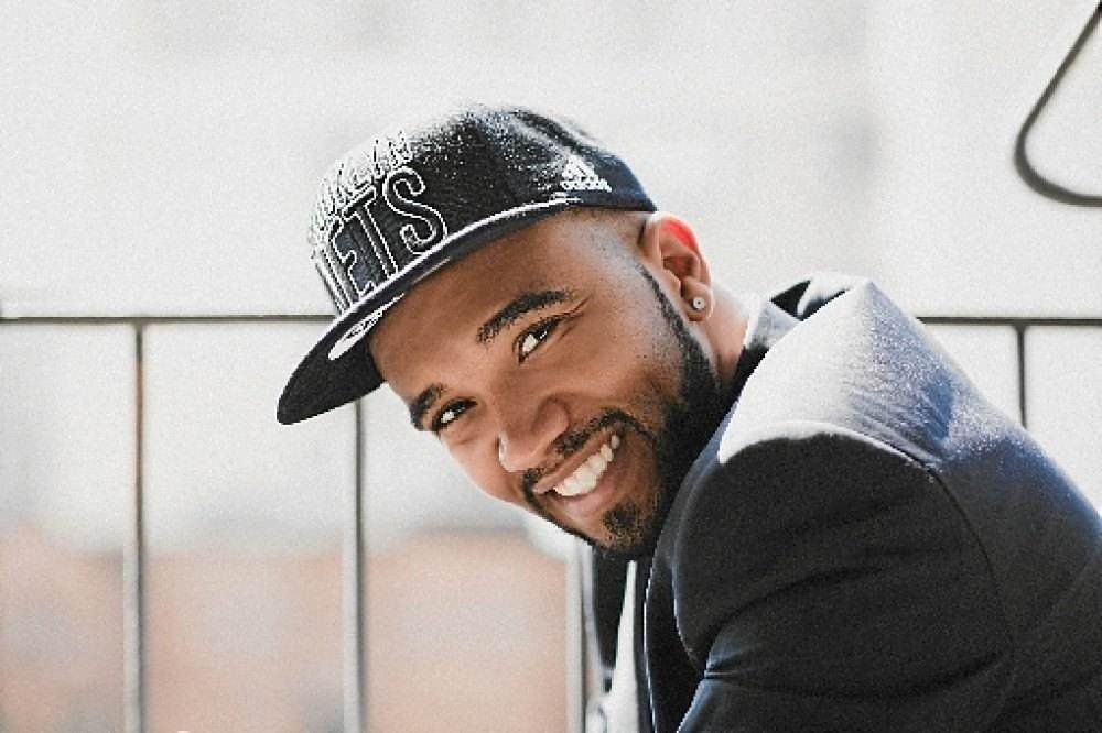 Em comemoração aos 12 anos de carreira, o rapper Renegado lança '1221'