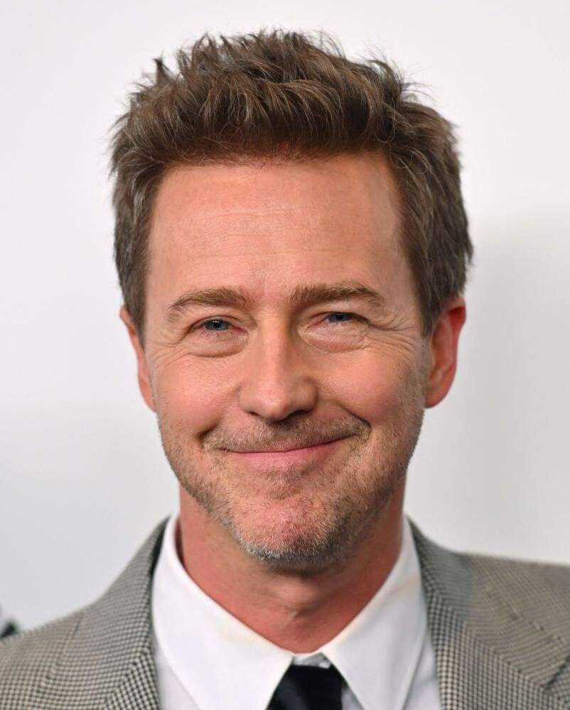 Edward Norton é confirmado em continuação de 'Entre facas e segredos'