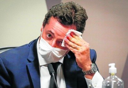 Fábio Wajngarten foi chamado de mentiroso em vários momentos da reunião da comissão: dia mais tenso desde o início do colegiado - (crédito: Sérgio Lima/AFP) Fábio Wajngarten foi chamado de mentiroso em vários momentos da reunião da comissão: dia mais tenso desde o início do colegiado - (crédito: Sérgio Lima/AFP)