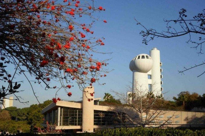 O Instituto Weizmann de Ciências, localizado em Rehovot, Israel. Na foto, o acelerador de partículas da instituição