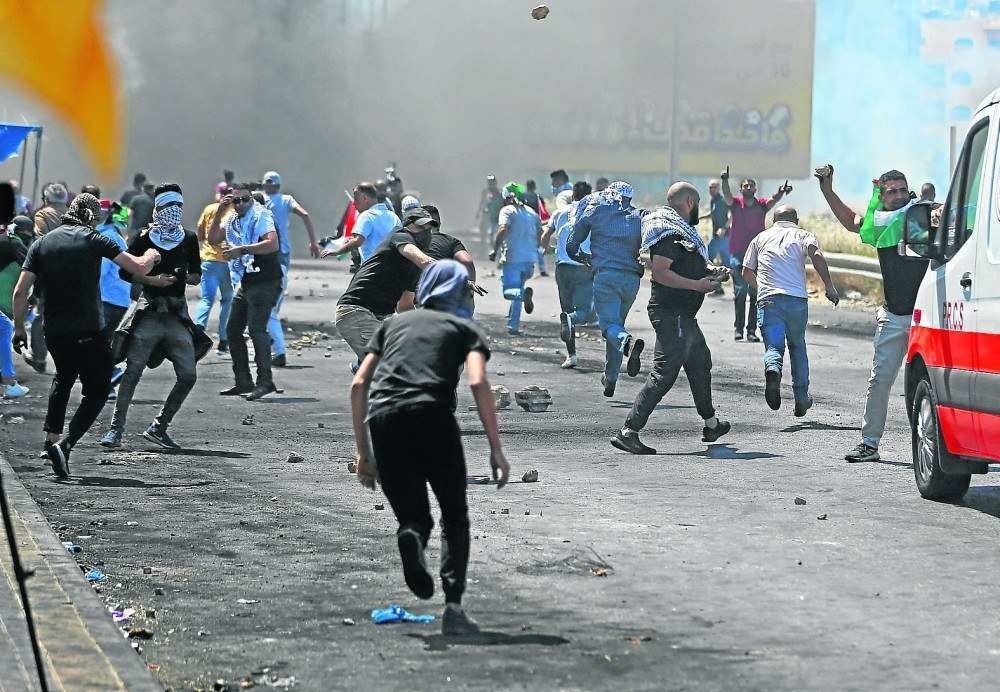 Violência se espalha com mais bombardeiros de Israel contra a Faixa de Gaza 