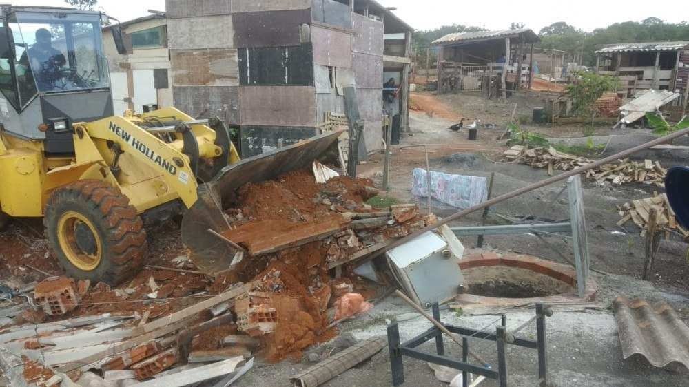 DF Legal remove 15 edificações irregulares no Riacho Fundo II