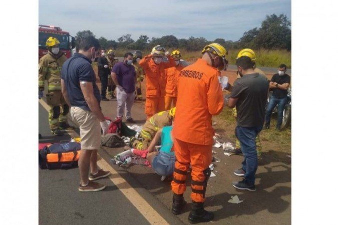 Idoso foi reanimado por quase uma hora, mas não resistiu aos ferimentos e morreu -  (crédito: CBMDF/Divulgação)