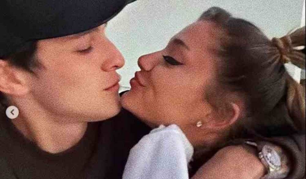 Ariana Grande se casa com Dalton Gomez em cerimônia íntima na Califórnia 