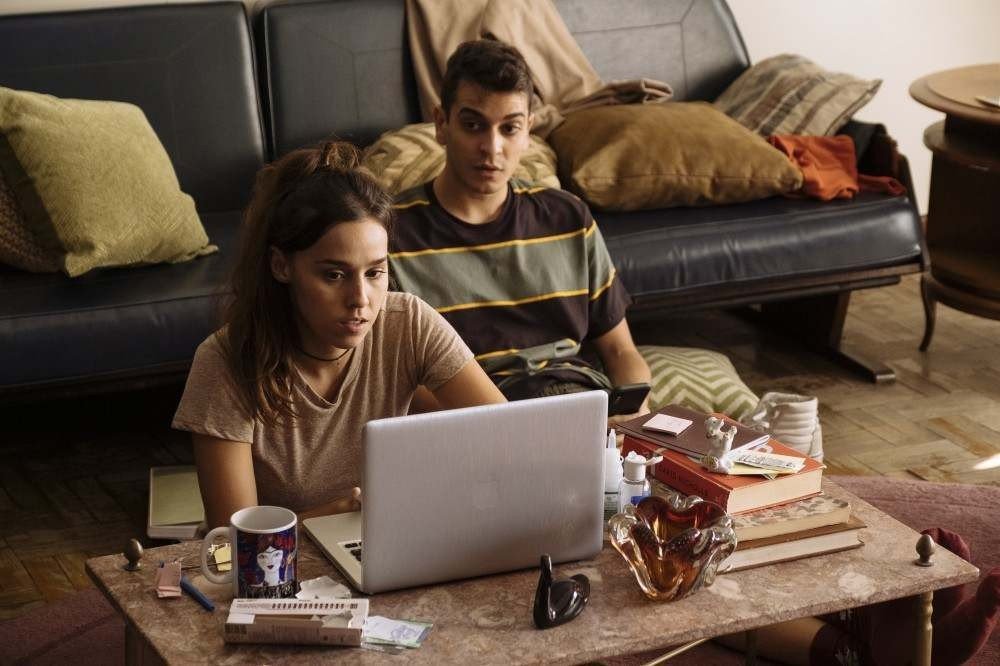 Os atores Thati Lopes e Victor Lamoglia fazem parte do elenco 