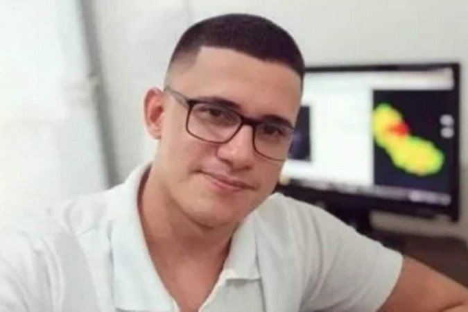 Matheus é estudante de licenciatura em química na UECE, a pesquisa dele é em torno de substância da casca de tangerina - (crédito: Arquivo Pessoal) Matheus é estudante de licenciatura em química na UECE, a pesquisa dele é em torno de substância da casca de tangerina - (crédito: Arquivo Pessoal)