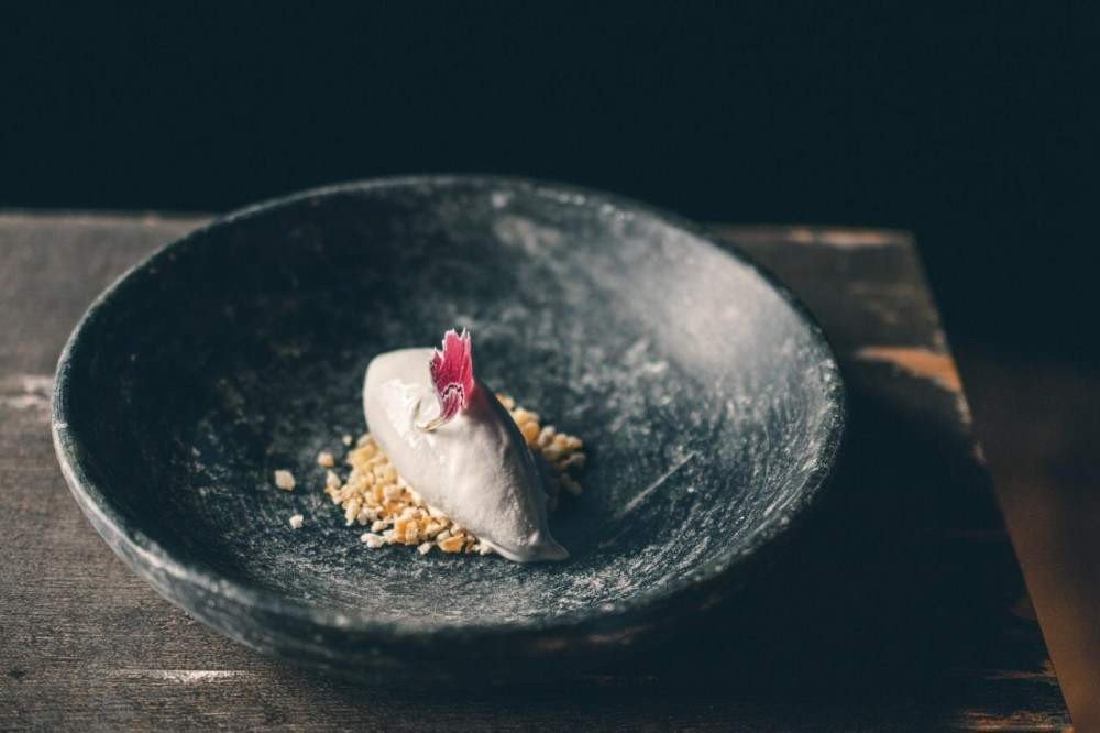 Chef Diego Badra e prato de sua autoria