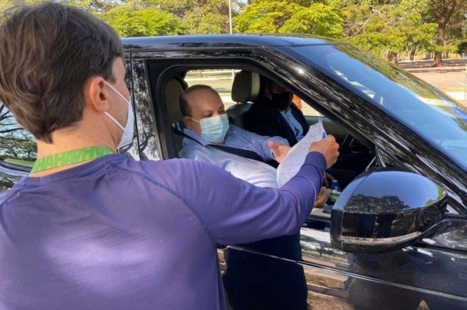 Portador de comorbidade, o governador entrou para o público alvo da vacinação e se imunizou nesta terça -  (crédito: Samara Schwingel//CB/D.A Press)