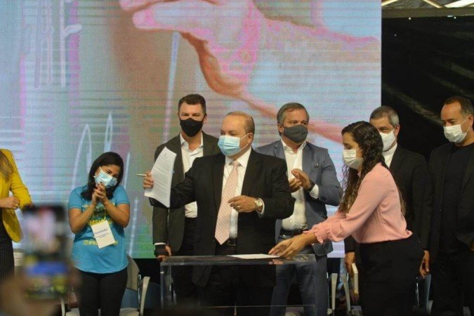 Nomeação ocorreu em cerimônia em tenda em frente ao Palácio do Buriti -  (crédito: Ed Alves/CB/DA Press)