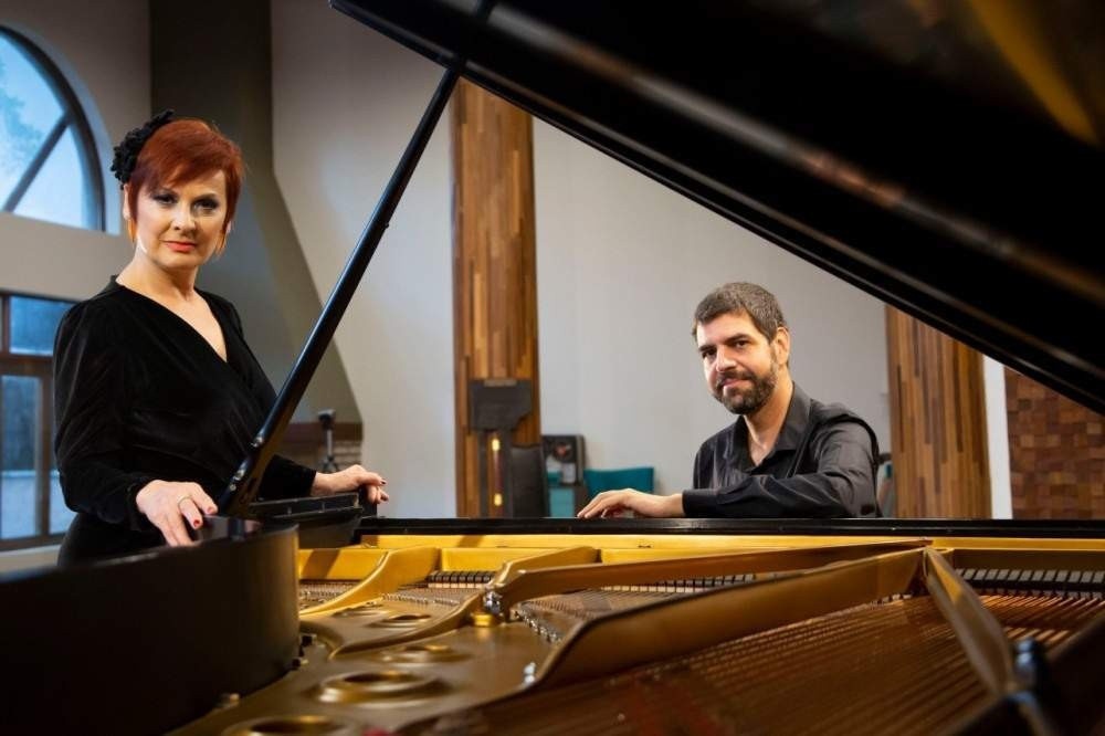 Mafalda Minnozzi lança álbum com o pianista André Mehmari