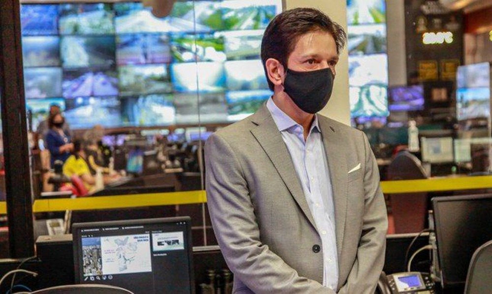 Prefeitura de SP conclui entrega de 100 mil tablets a estudantes