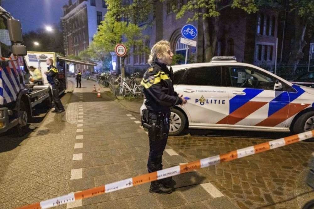 Jovem assassina homem em Amsterdã em onda de ataques com faca