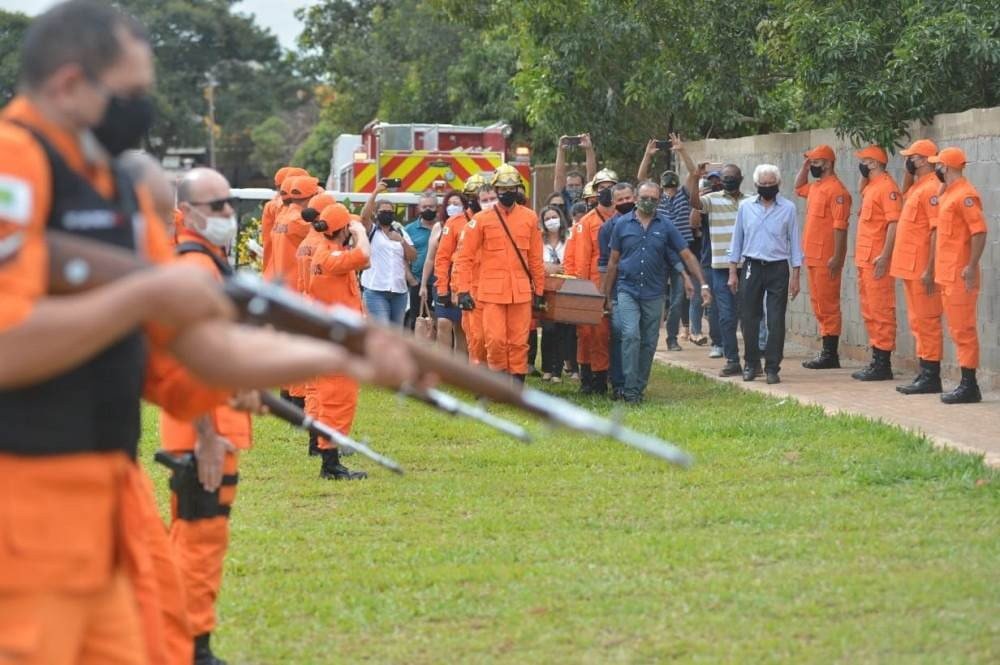 Velório e enterro de José Raimundo de Carvalho, bombeiro militar assassinado no último sábado (22/5)