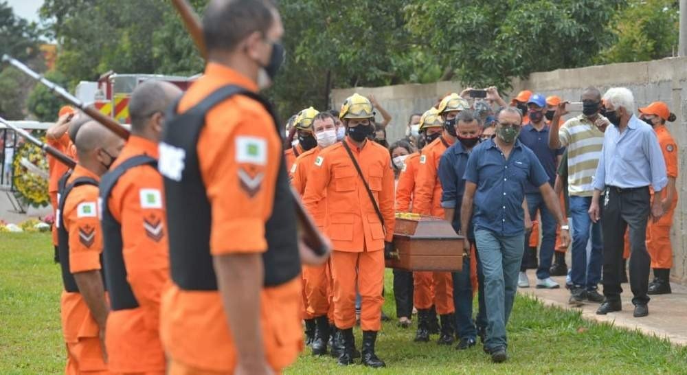 Velório e enterro de José Raimundo de Carvalho, bombeiro militar assassinado no último sábado (22/5)
