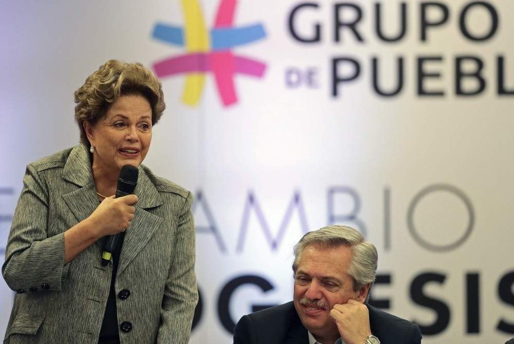 Dilma Rousseff E Levada A Hospital Para Fazer Exames Apos Passar Mal
