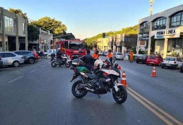 Carro atropela mulher de 56 anos na comercial da 103 Norte