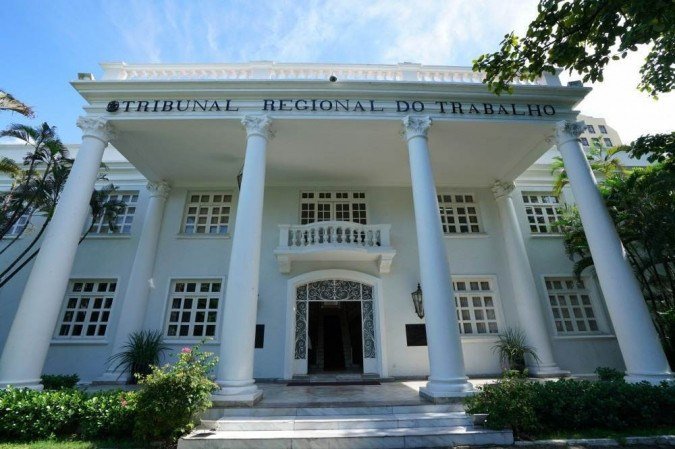 Decisão favorável à trabalhadora foi em primeira instância e ainda cabe recurso -  (crédito: TRT Ceará/Reprodução)