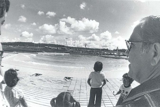 O governador Elmo Serejo Farias visita a piscina no Parque da Cidade, antes da abertura, em 16 de abril de 1978