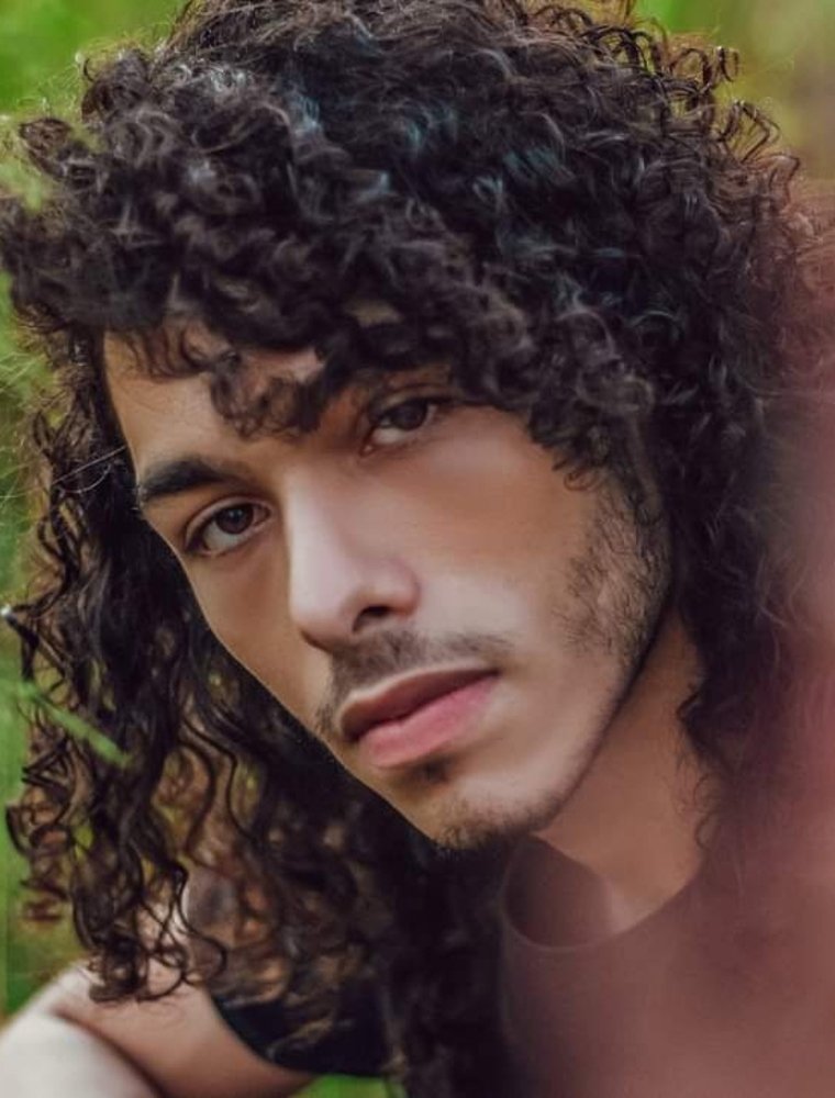 Valmir Júnior, estudante de letras-francês, atualmente mora em Santos (SP) com a mãe e depende do auxílio socioeconômico para fazer as compras do mês
