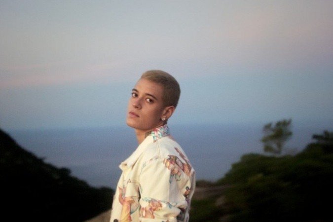 Still do videoclipe do single Sol no peito, do artista capixaba Nick Cruz.  -  (crédito: Warner/Divulgação)