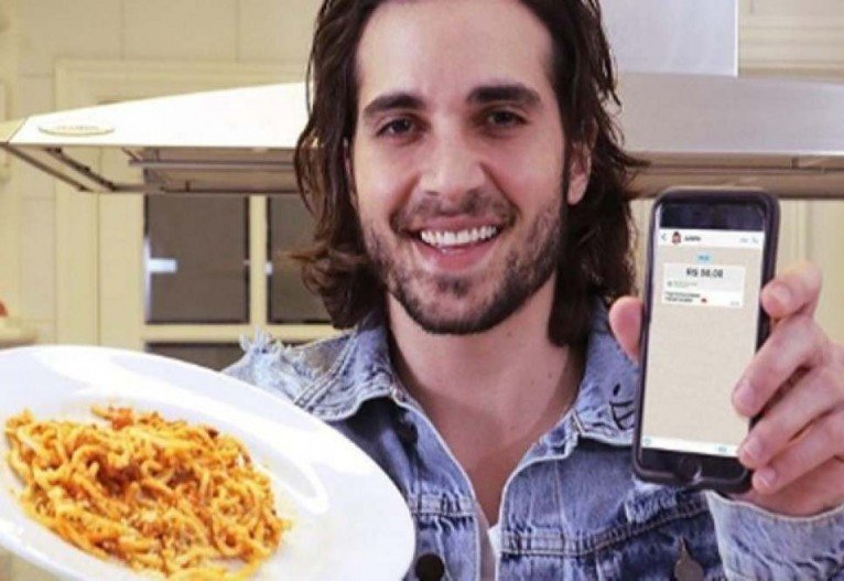 BBB21: Juliette doa R$ 50 para Fiuk e vira meme nas redes sociais