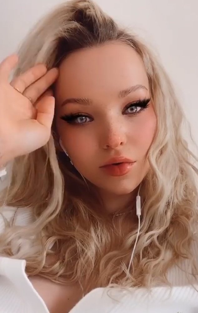 A atriz e cantora norte-americana Dove Cameron também utilizou o filtro 'Stacy', de Jeferson Araujo