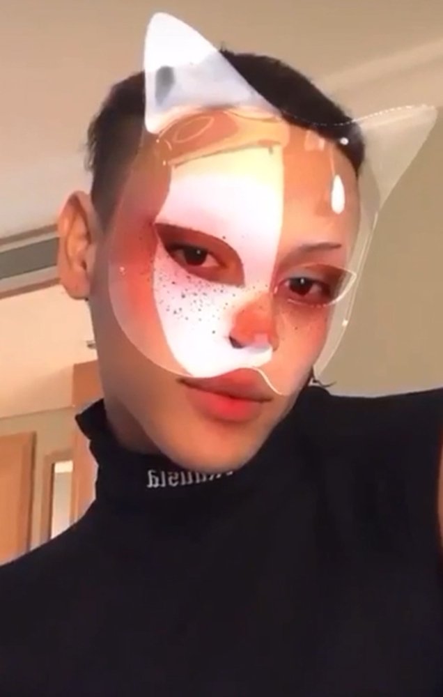 Pabllo Vittar usa o filtro de realidade aumentada 'Gatto'