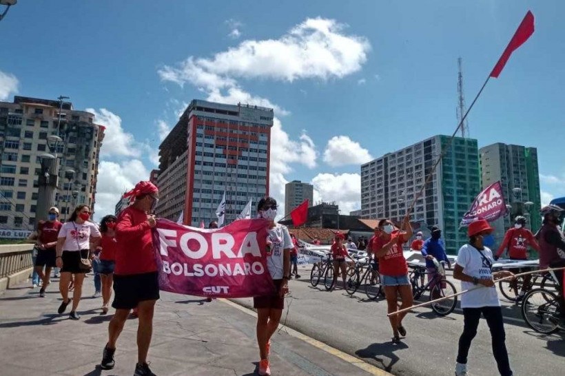 Repressão de ato no Recife desnuda simbiose entre Bolsonaro e as polícias, Opinião