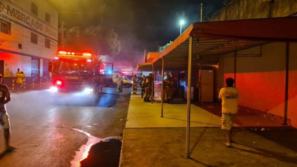 Incêndio assusta funcionários durante trabalho em lanchonete no Paranoá