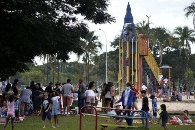 A taxa de transmissão da doença, que mede a reprodução da pandemia, é de 0,99 nesta segunda - (crédito: Minervino Júnior/CB/D.A Press) A taxa de transmissão da doença, que mede a reprodução da pandemia, é de 0,99 nesta segunda - (crédito: Minervino Júnior/CB/D.A Press)
