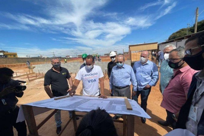 Ibaneis Rocha falou sobre o avanço da vacinação durante visita a obras de escolas em Ceilãndia - (crédito: Ana Maria Silva/CB/DA Press) Ibaneis Rocha falou sobre o avanço da vacinação durante visita a obras de escolas em Ceilãndia - (crédito: Ana Maria Silva/CB/DA Press)