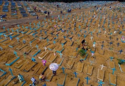 Com o incremento de casos, a média móvel de casos também cresce desde o início do ano e bateu nesta segunda mais um recorde - (crédito: AFP / Michael DANTAS) Com o incremento de casos, a média móvel de casos também cresce desde o início do ano e bateu nesta segunda mais um recorde - (crédito: AFP / Michael DANTAS)