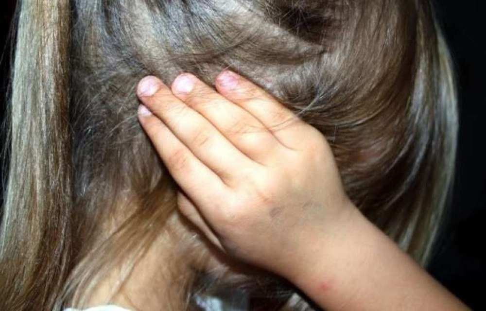 Homem é preso por estuprar a filha de 12 anos; mãe denunciou crime