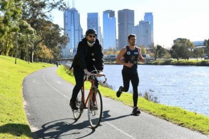 Atividades como corrida e ciclismo estão entre as ligadas à proteção contra cânceres - (crédito: WILLIAM WEST) Atividades como corrida e ciclismo estão entre as ligadas à proteção contra cânceres - (crédito: WILLIAM WEST)