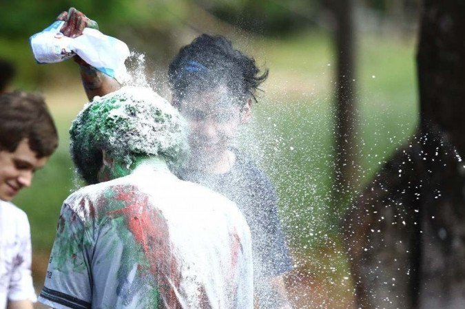 (Foto de arquivo) Por causa da pandemia de covid-19, este ano estudantes não poderão fazer a tradicional festa dos aprovados - (crédito: Luis Nova/Esp. CB/D.A. Press) (Foto de arquivo) Por causa da pandemia de covid-19, este ano estudantes não poderão fazer a tradicional festa dos aprovados - (crédito: Luis Nova/Esp. CB/D.A. Press)