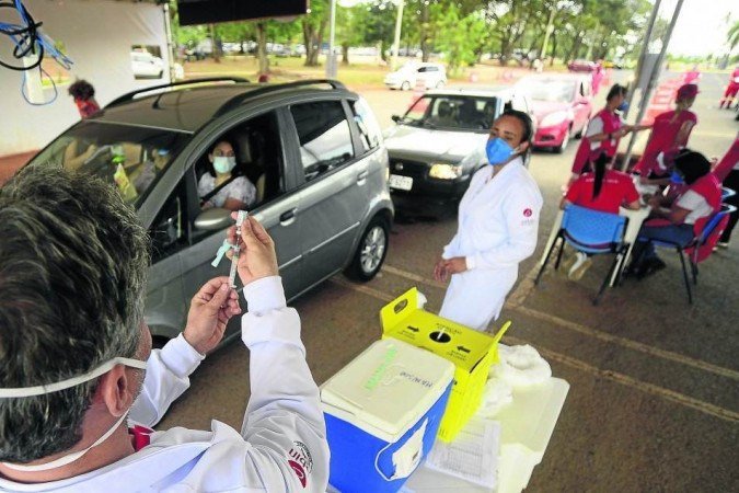 Para pessoas com comorbidades a partir dos 18 anos e com deficiência, início da campanha foi mantido para segunda-feira -  (crédito: Marcelo Ferreira/CB/D.A Press)