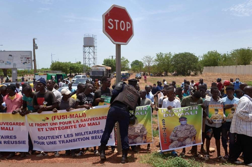 União Africana anuncia suspensão imediata do Mali após segundo golpe de Estado