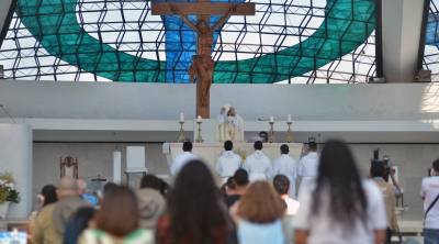 03/06/2021 Crédito: Ed Alves/CB/D.A Press. Brasil. Brasilia - DF. Cidades. Celebração com missa de Corpus Christi presidida por Dom Marcony na Catedral Metropolitana Nossa Senhora Aparecida.