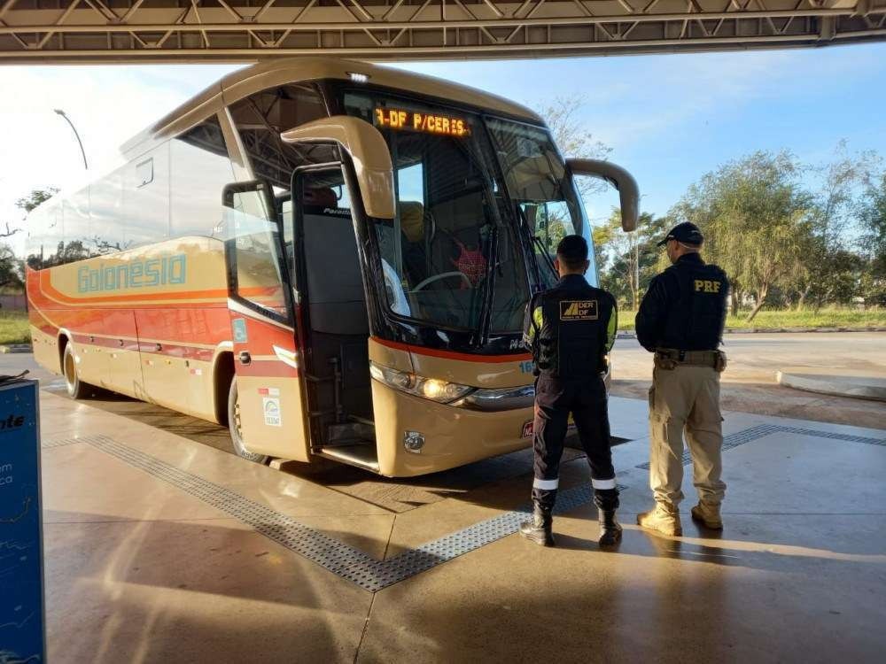 PRF flagra motorista de ônibus sob efeito de álcool em rodoviária