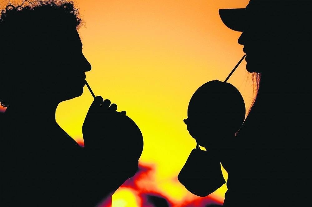 Durante a seca, a recomendação é adotar uma alimentação rica em frutas e verduras, e ingerir bastante líquido como água, água de coco e sucos naturais