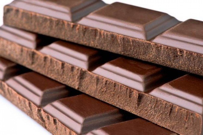 O chocolate ajuda a liberar endorfinas, hormônios relacionados ao prazer e à felicidade O chocolate ajuda a liberar endorfinas, hormônios relacionados ao prazer e à felicidade