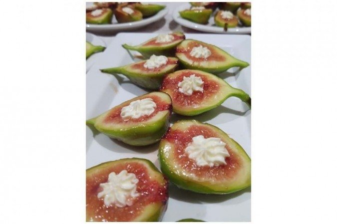 Figos flambados ao mel e pimenta Figos flambados ao mel e pimenta