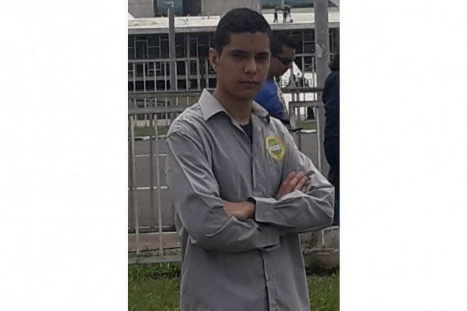 Davi fez contatos com o Decanato de Ensino de Graduação para saber informações sobre uma estimativa de data de aplicação da prova do PAS. Ele quer fazer a graduação em direto