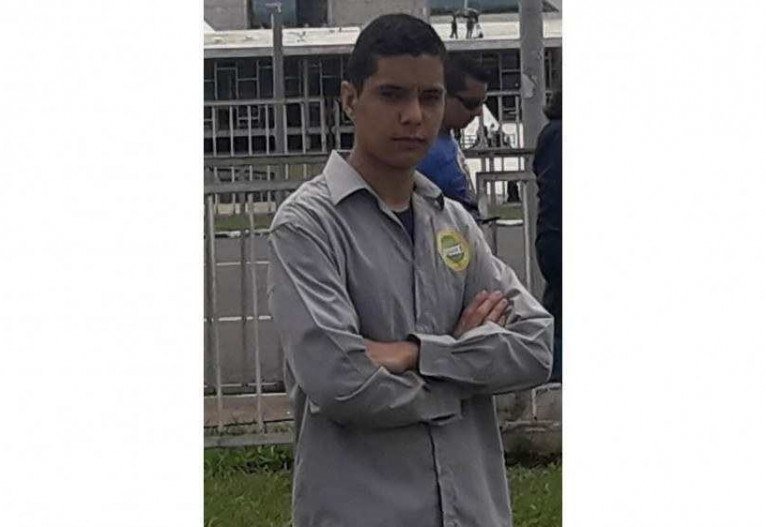 Davi fez contatos com o Decanato de Ensino de Graduação para saber informações sobre uma estimativa de data de aplicação da prova do PAS. Ele quer fazer a graduação em direto