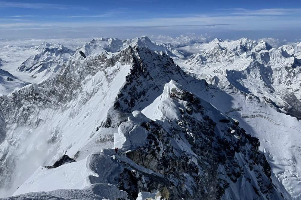 Brasileira se torna a primeira mulher negra latino-americana a subir o Everest