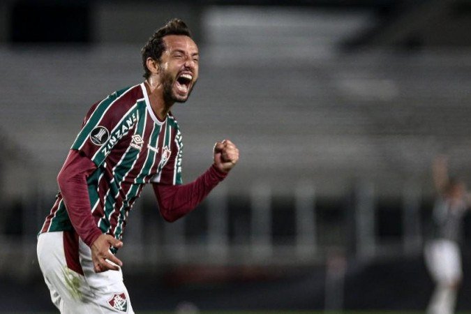 Nenê comemora gol pelo Fluminense